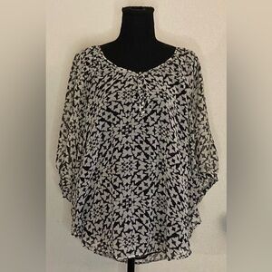 Willi Smith-‎ Black and white butterfly short sleeve blouse Size Medium
